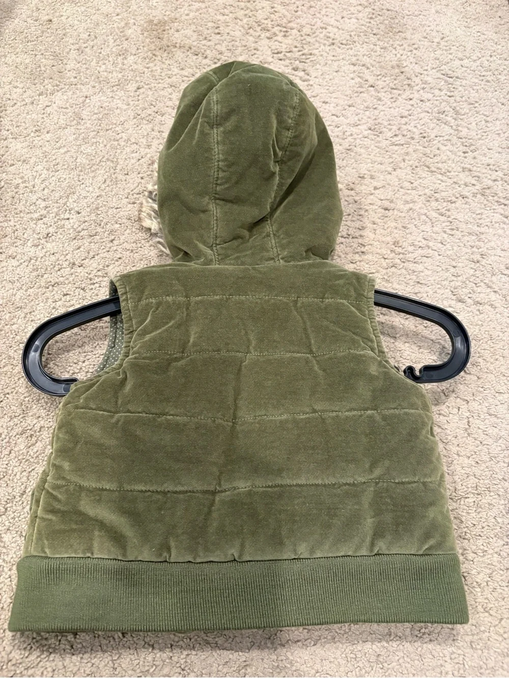 Baby Gap velvet hooded zip vest featuring a faux-fur lined hood Toddler Girls 2T